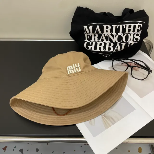 Miu Miu Wander beige blanc brodé logo cousu bord chapeau seau 3