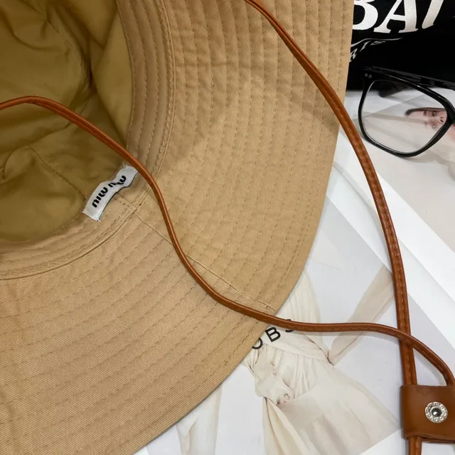Miu Miu Wander beige blanc brodé logo cousu bord chapeau seau 4
