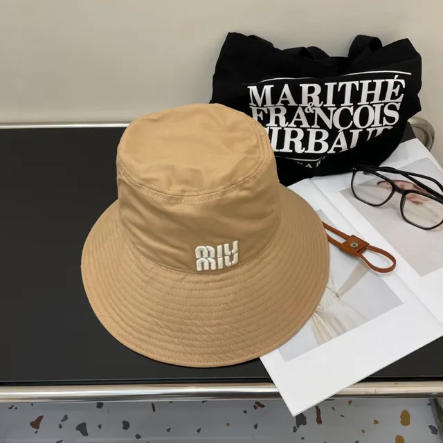 Miu Miu Wander beige blanc brodé logo cousu bord chapeau seau 9