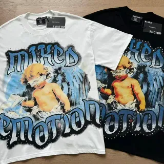 Camiseta Mixed Emotion de cuello redondo con estampado gráfico