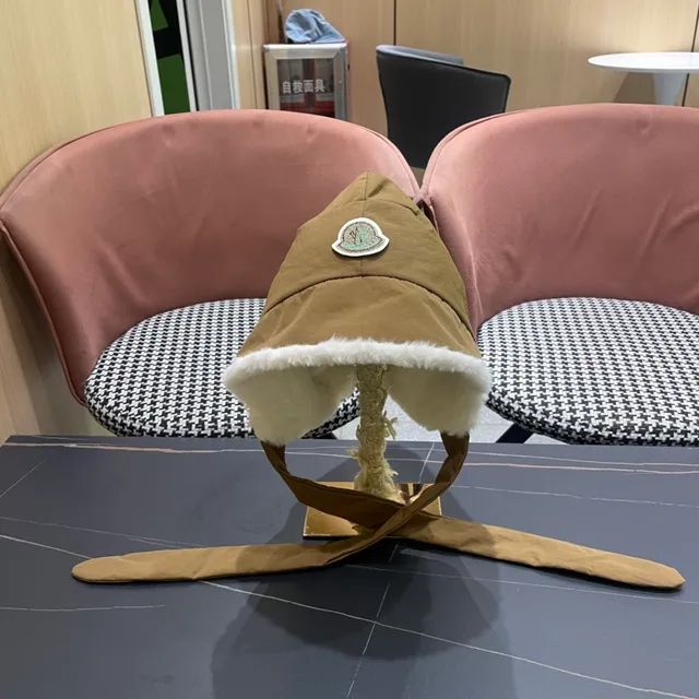Moncler Beige White Fur-Lined Tie-Strap Beanie 4