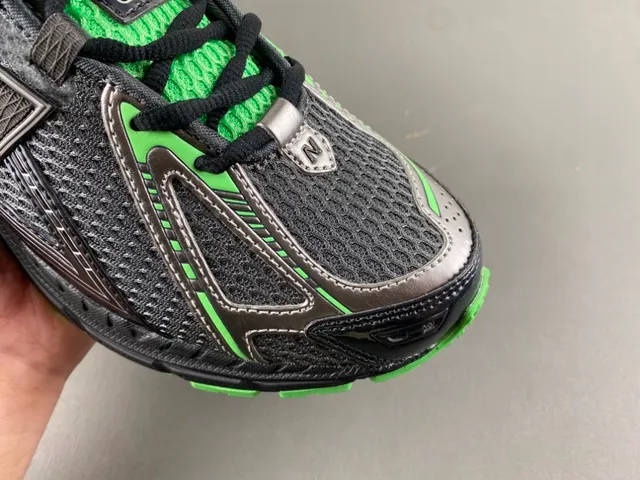 New Balance 1080 Black and Lime Green Chaussures de course 2