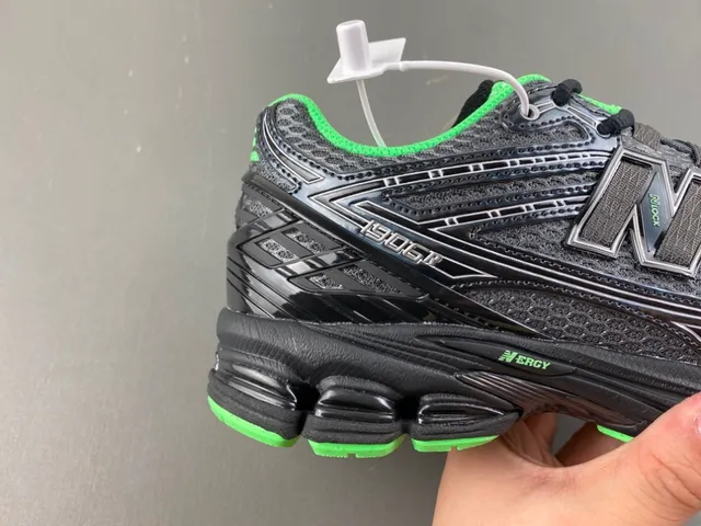 New Balance 1080 Black and Lime Green Chaussures de course 3