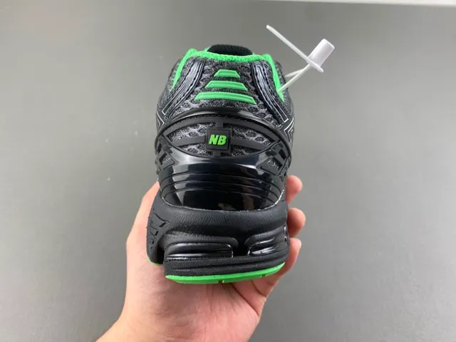 New Balance 1080 Black and Lime Green Chaussures de course 4