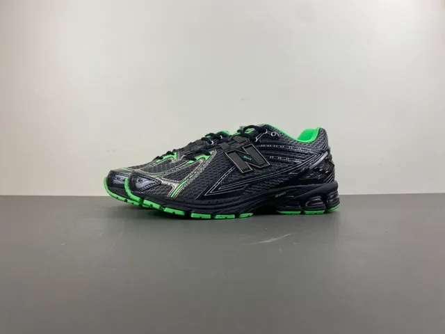 New Balance 1080 Black and Lime Green Chaussures de course 10