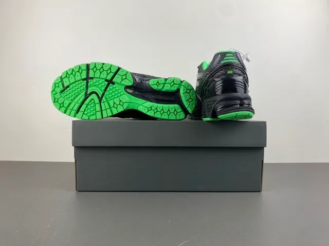 New Balance 1080 Black and Lime Green Chaussures de course 16