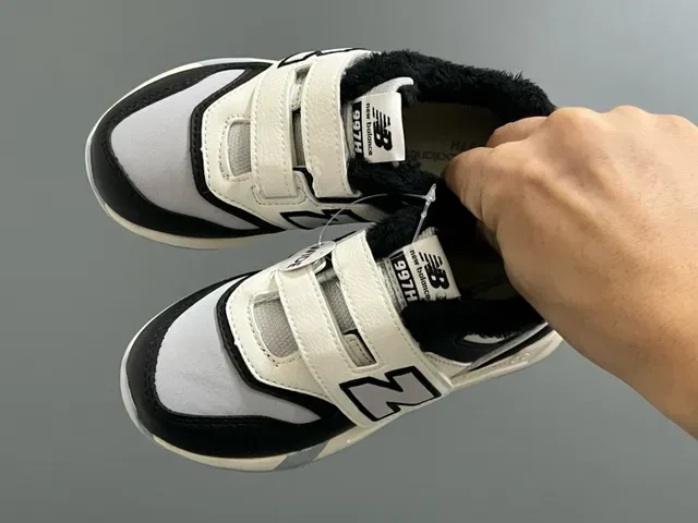 New Balance 327 Noir Blanc Velcro sangle fermeture moelleux doublé col lifestyle baskets 3