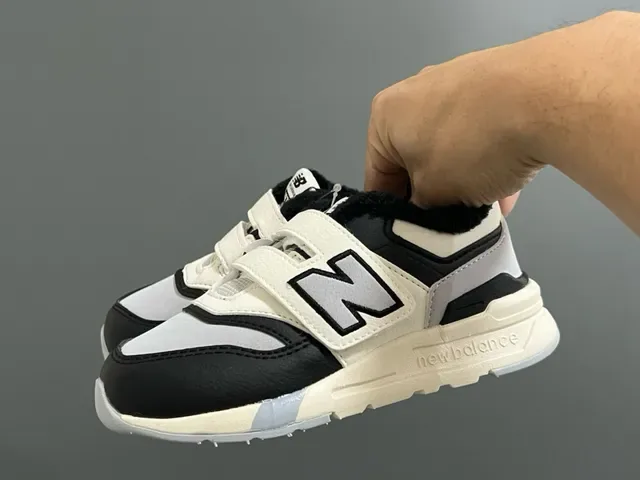 New Balance 327 Noir Blanc Velcro sangle fermeture moelleux doublé col lifestyle baskets 4
