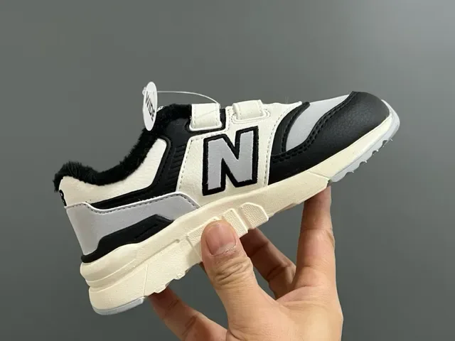 New Balance 327 Noir Blanc Velcro sangle fermeture moelleux doublé col lifestyle baskets 8