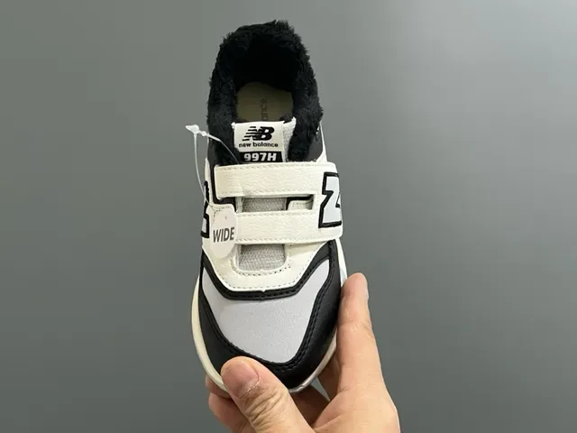 New Balance 327 Noir Blanc Velcro sangle fermeture moelleux doublé col lifestyle baskets 10