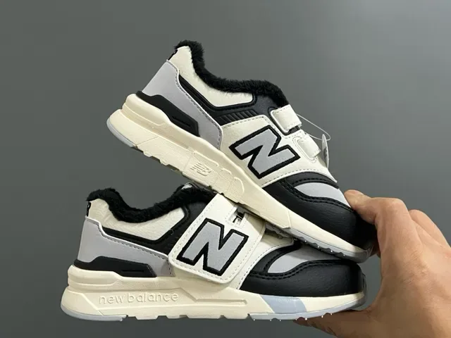 New Balance 327 Noir Blanc Velcro sangle fermeture moelleux doublé col lifestyle baskets 11