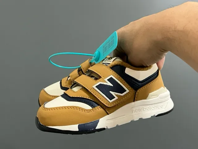 New Balance 327 Noir Blanc Velcro sangle fermeture moelleux doublé col lifestyle baskets 22