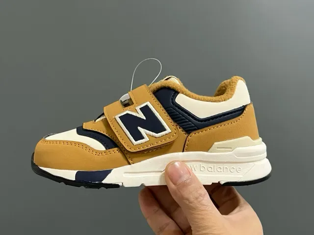 New Balance 327 Noir Blanc Velcro sangle fermeture moelleux doublé col lifestyle baskets 24