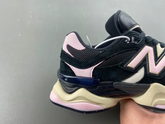 New Balance 9060 حذاء كونكي أسود وردي كريمي 3