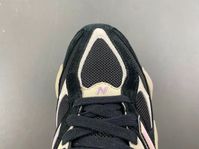 New Balance 9060 حذاء كونكي أسود وردي كريمي 4