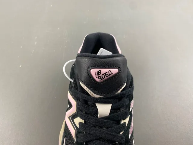 New Balance 9060 حذاء كونكي أسود وردي كريمي 5