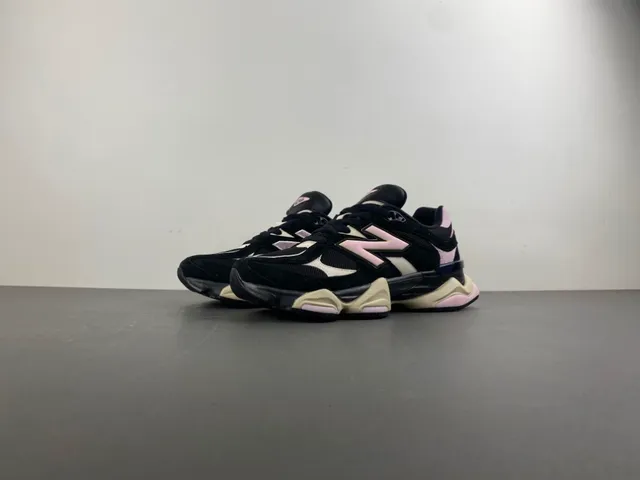 New Balance 9060 حذاء كونكي أسود وردي كريمي 9
