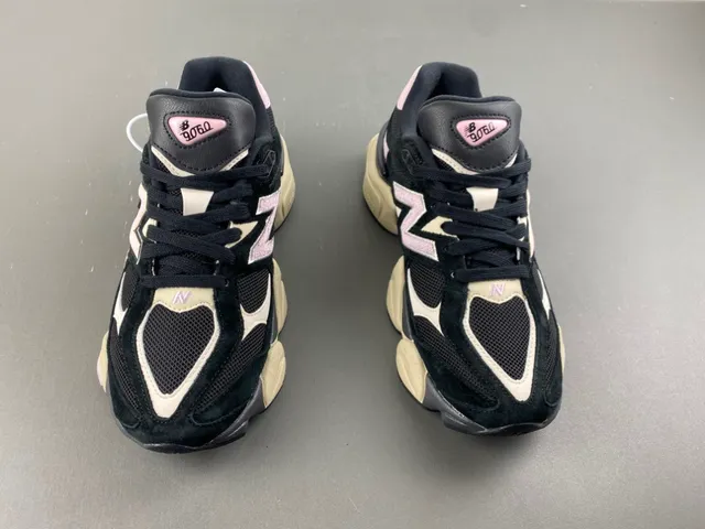 New Balance 9060 حذاء كونكي أسود وردي كريمي 10