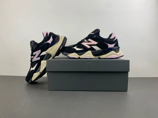 New Balance 9060 حذاء كونكي أسود وردي كريمي 12