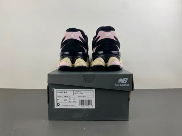 New Balance 9060 حذاء كونكي أسود وردي كريمي 15