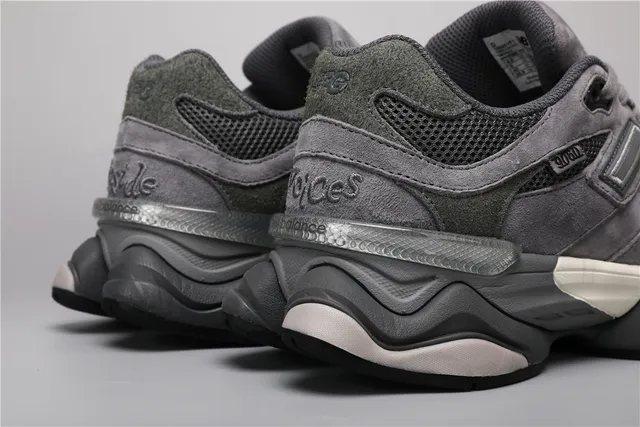 New Balance 9060 Chaussures Chunky Gris Maille et Daim 2