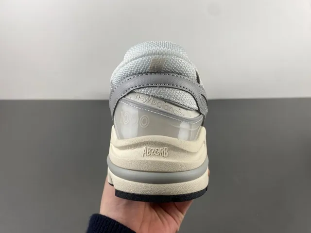 New Balance 9060 Off-White et gris sneakers chunky 4