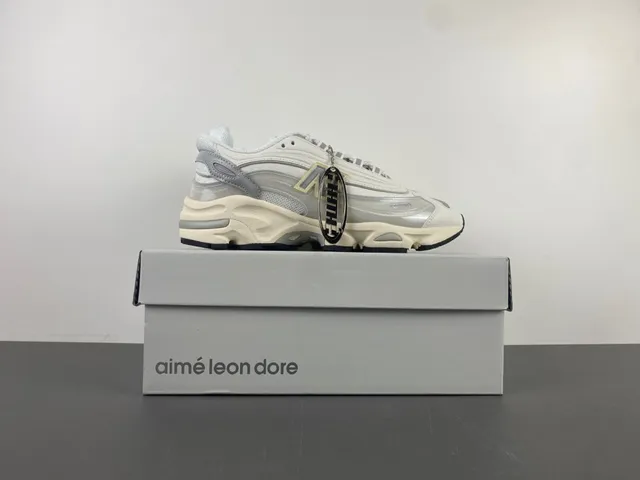 New Balance 9060 Off-White et gris sneakers chunky 15