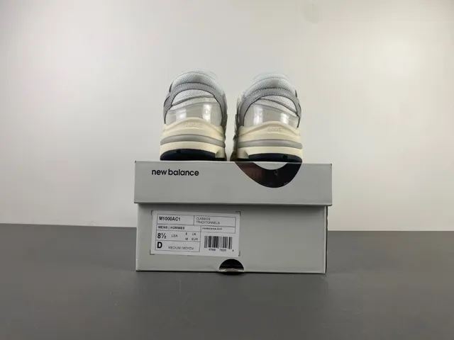 New Balance 9060 Off-White et gris sneakers chunky 16