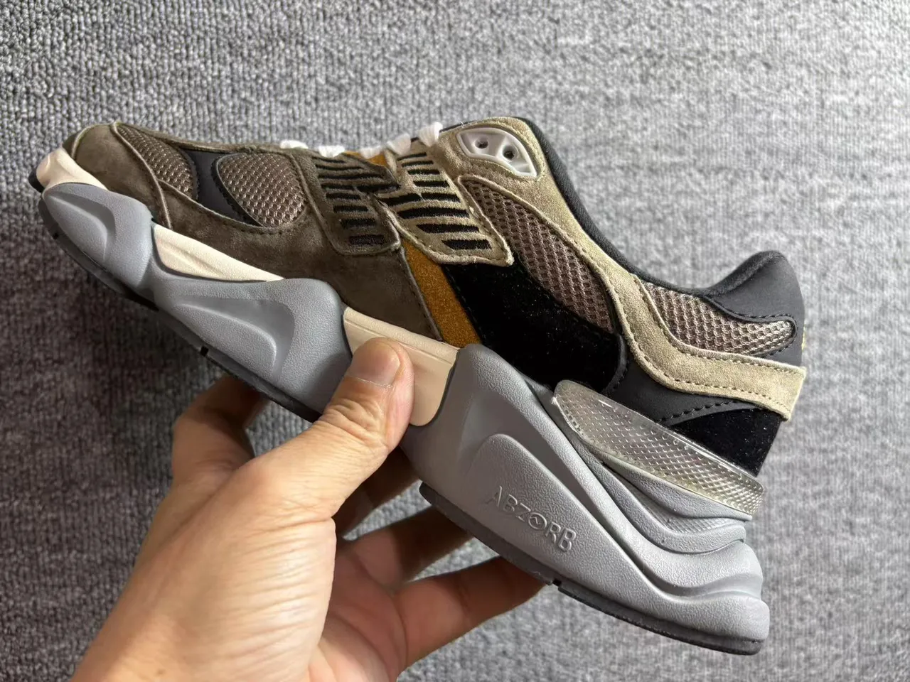 New Balance 9060 Baskets Chunky Olive Marron Beige 4