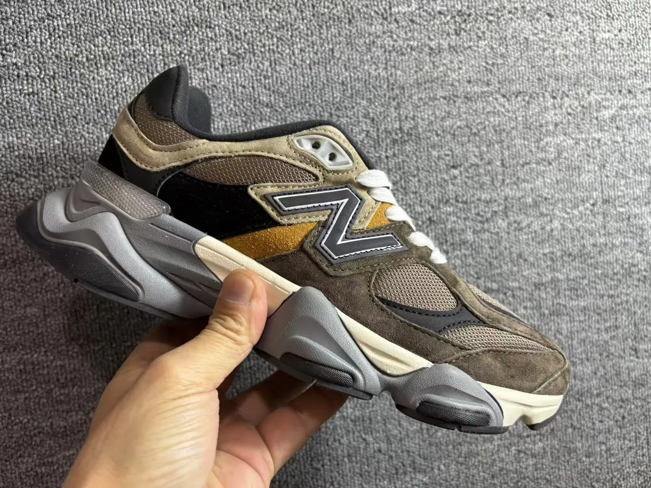 New Balance 9060 Baskets Chunky Olive Marron Beige 5