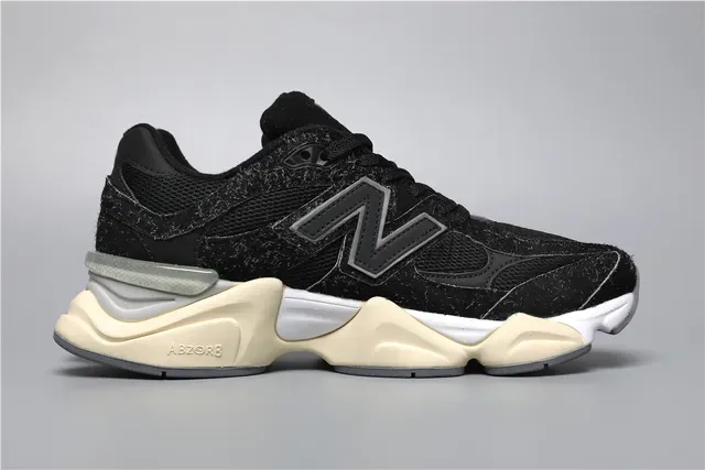 New Balance 9060 sneakers lifestyle noir crème à taches 8