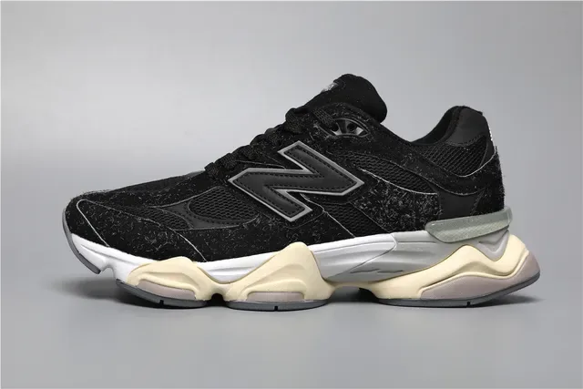 New Balance 9060 sneakers lifestyle noir crème à taches 9