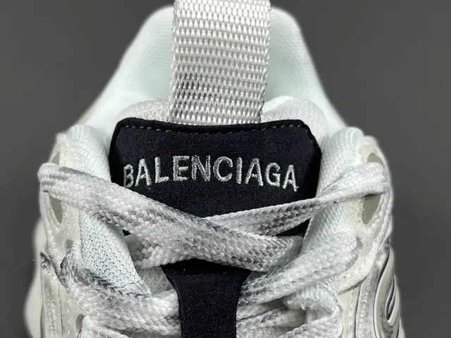 New Balance 9060 Sneakers Chunky Blanc et Noir 5