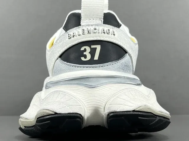 New Balance 9060 Sneakers Chunky Blanc et Noir 6