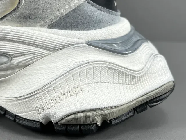 New Balance 9060 Sneakers Chunky Blanc et Noir 7