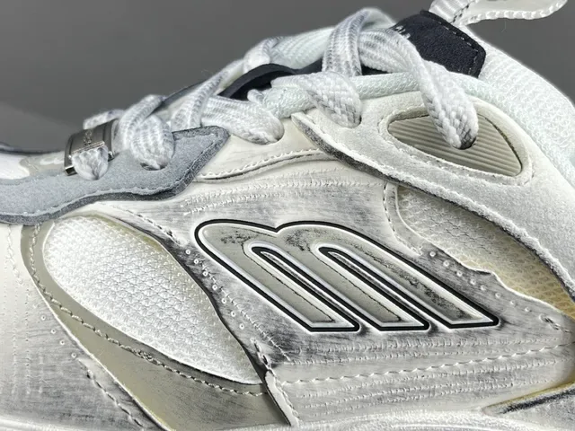 New Balance 9060 Sneakers Chunky Blanc et Noir 8