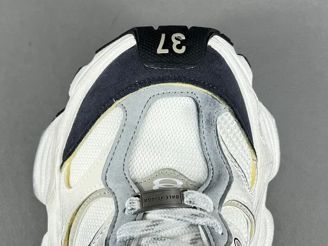 New Balance 9060 Sneakers Chunky Blanc et Noir 10