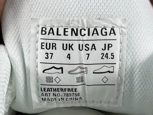 New Balance 9060 Sneakers Chunky Blanc et Noir 12