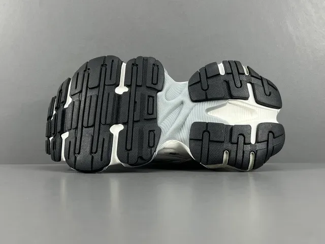 New Balance 9060 Sneakers Chunky Blanc et Noir 13