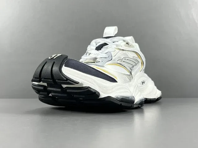 New Balance 9060 Sneakers Chunky Blanc et Noir 15