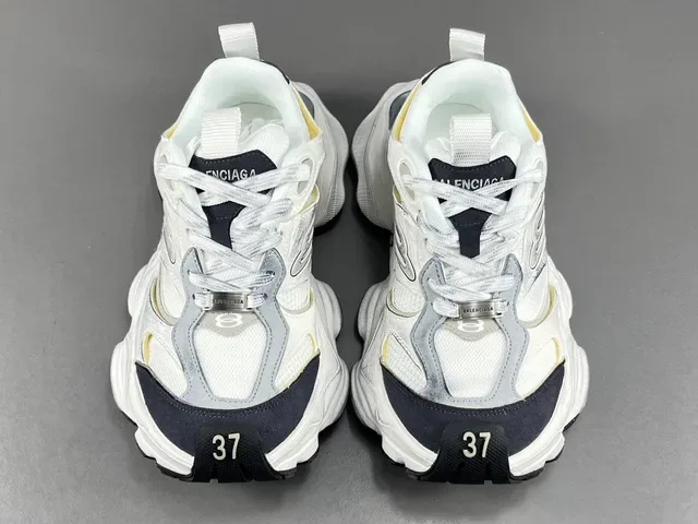 New Balance 9060 Sneakers Chunky Blanc et Noir 16