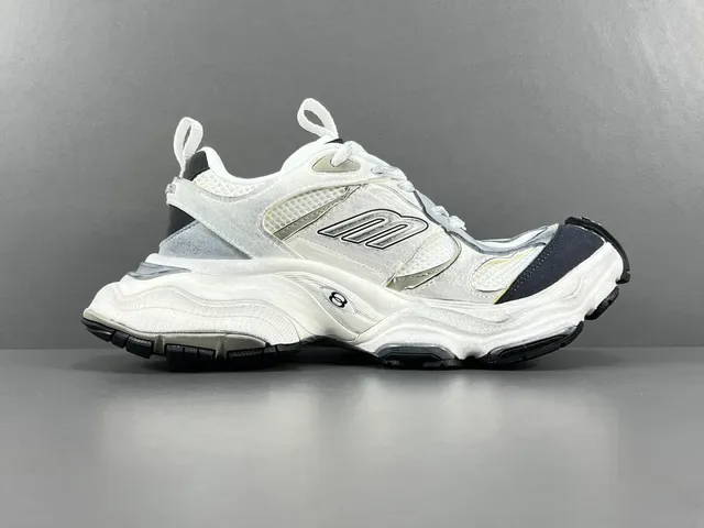 New Balance 9060 Sneakers Chunky Blanc et Noir 18