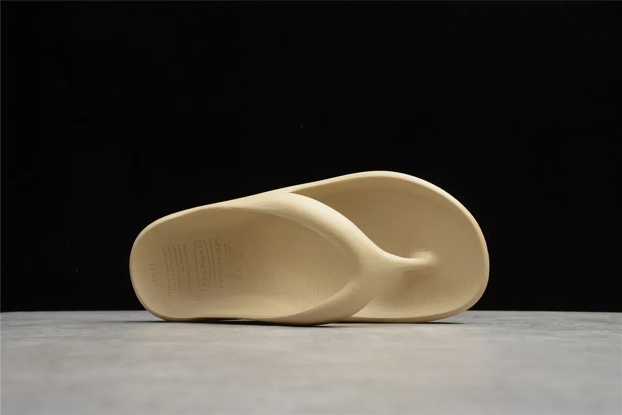 New Balance Beige Construction Monobloc Moldée Minimaliste Sangle Thong Sandales 9