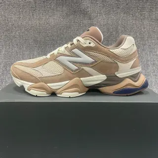 New Balance Beige Marine Chaussures chunky à upper multi-matière mediasuelle sculptée segmentée