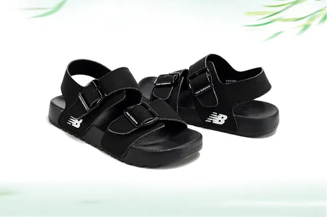 New Balance Black Beige Deux brides ajustables boucle sandales casual 22
