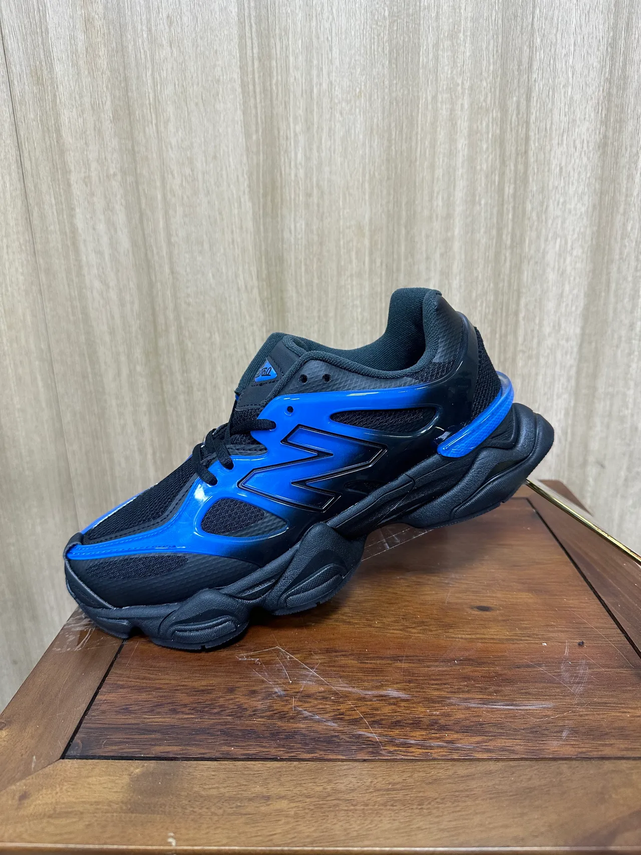New Balance Noir Bleu Semelle Multicouche Maille Et Construction Synthétique Recouvrement Chaussures Chunky 2