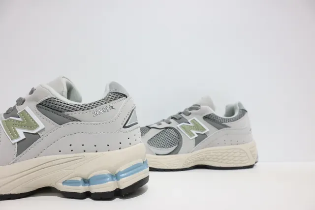 New Balance أسود رمادي silhouette سميك شبكة وتغطية اصطناعية أحذية رياضية للأسلوب الحياتي 5