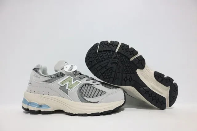 New Balance أسود رمادي silhouette سميك شبكة وتغطية اصطناعية أحذية رياضية للأسلوب الحياتي 9