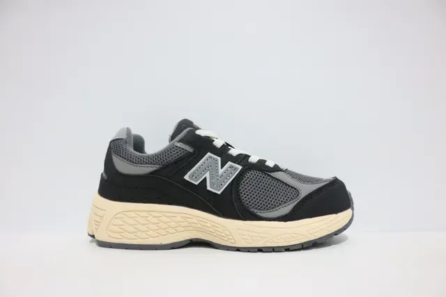 New Balance أسود رمادي silhouette سميك شبكة وتغطية اصطناعية أحذية رياضية للأسلوب الحياتي 12