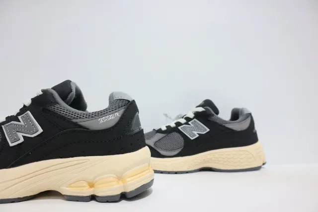 New Balance أسود رمادي silhouette سميك شبكة وتغطية اصطناعية أحذية رياضية للأسلوب الحياتي 14